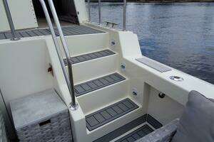 1987 Hatteras 70 Cockpit Motor Yacht thumbnail 15