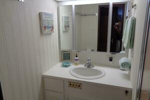 Ivory Lady 70ft Hatteras Yacht For Sale
