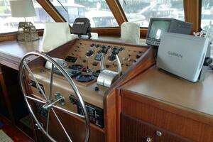1987 Hatteras 70 Cockpit Motor Yacht thumbnail 43