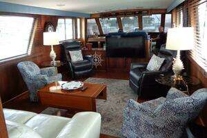 1987 Hatteras 70 Cockpit Motor Yacht thumbnail 35