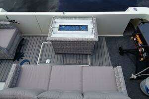 1987 Hatteras 70 Cockpit Motor Yacht thumbnail 9