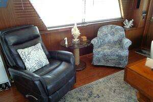 1987 Hatteras 70 Cockpit Motor Yacht thumbnail 38
