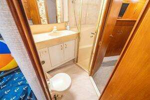 1999 Ocean Yachts 40 thumbnail 38