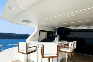The New Horizon FD90 Split-Use Skylounge Hull 34