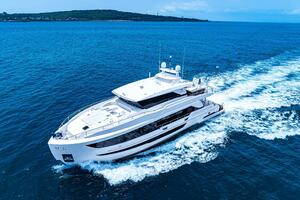 The New Horizon FD90 Split-Use Skylounge Hull 34