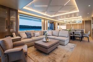 The New Horizon FD90 Split-Use Skylounge Hull 34