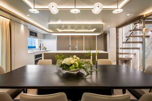 The New Horizon FD90 Split-Use Skylounge Hull 34