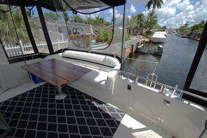 2005 Carver 444 Cockpit Motor Yacht thumbnail 13