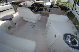 2005 Carver 444 Cockpit Motor Yacht thumbnail 16