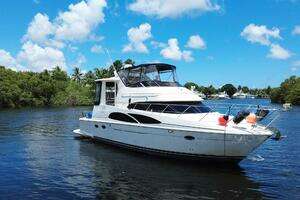 2005 Carver 444 Cockpit Motor Yacht thumbnail 7