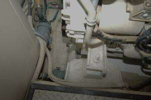 2005 Carver 444 Cockpit Motor Yacht thumbnail 47