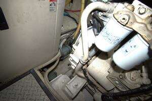 2005 Carver 444 Cockpit Motor Yacht thumbnail 52