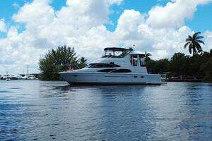 2005 Carver 444 Cockpit Motor Yacht thumbnail 3