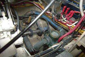 2005 Carver 444 Cockpit Motor Yacht thumbnail 51