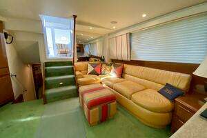 1999 Viking Cockpit Sport Yacht thumbnail 4