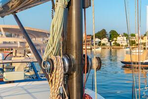 Mast and Carbon-roller Boom