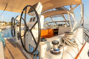 Cockpit Athwartship Walkway