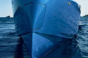 YACHTS V10 T-Top