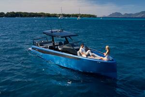 YACHTS V10 T-Top