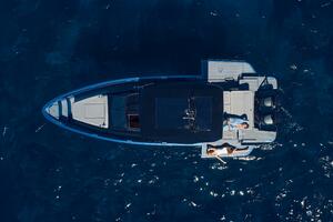 YACHTS V10 T-Top