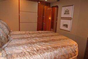 2003 Ferretti Yachts 590 Motor Yacht thumbnail 21