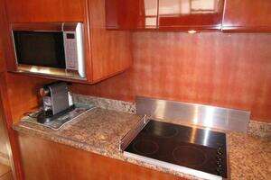 2003 Ferretti Yachts 590 Motor Yacht thumbnail 8