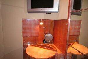 2003 Ferretti Yachts 590 Motor Yacht thumbnail 22