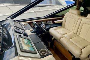 2015 Sea Ray 510 Sundancer thumbnail 14