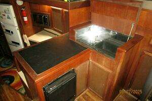 1984 Viking 44 thumbnail 35