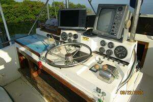 1984 Viking 44 thumbnail 18