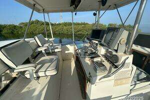 1984 Viking 44 thumbnail 16