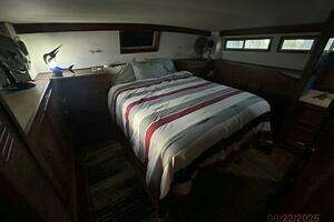 1984 Viking 44 thumbnail 42