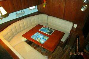 1984 Viking 44 thumbnail 37