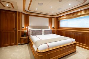 Port Aft Queen Guest Suite