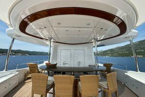 Sun Deck Bar with Day Head