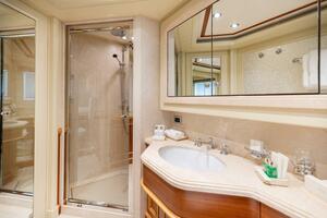 Starboard Forward Guest Ensuite