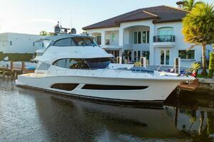 69FT (21.23M) RIVIERA Worth Avenue Yachts