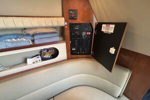 Photo 5585617 for 2005 Cruisers Yachts 280 CXI  