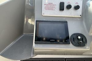 Photo 5585610 for 2005 Cruisers Yachts 280 CXI  