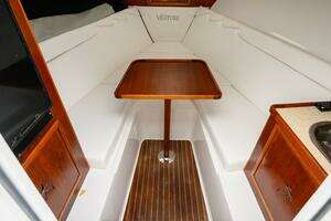 2008 Venture 39 Cuddy thumbnail 27