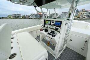 2008 Venture 39 Cuddy thumbnail 21