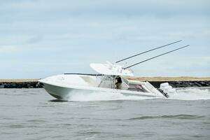 2008 Venture 39 Cuddy thumbnail 12