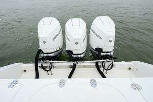 2008 Venture 39 Cuddy thumbnail 17