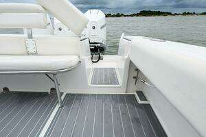 2008 Venture 39 Cuddy thumbnail 13