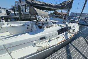 2009 Beneteau Cyclades 43.3 thumbnail 5