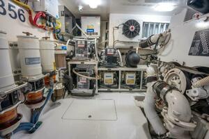 2015 Viking 66 No Collars - Engine Room