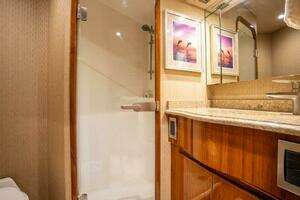 2015 Viking 66 Convertible thumbnail 9