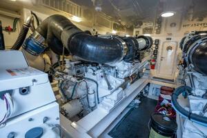 2015 Viking 66 No Collars - Engine Room