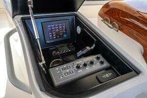 2015 Viking 66 Convertible thumbnail 35