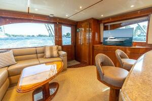2015 Viking 66 No Collars - Salon